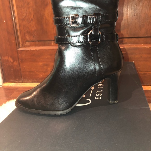 Knee high boots - Picture 3 of 3